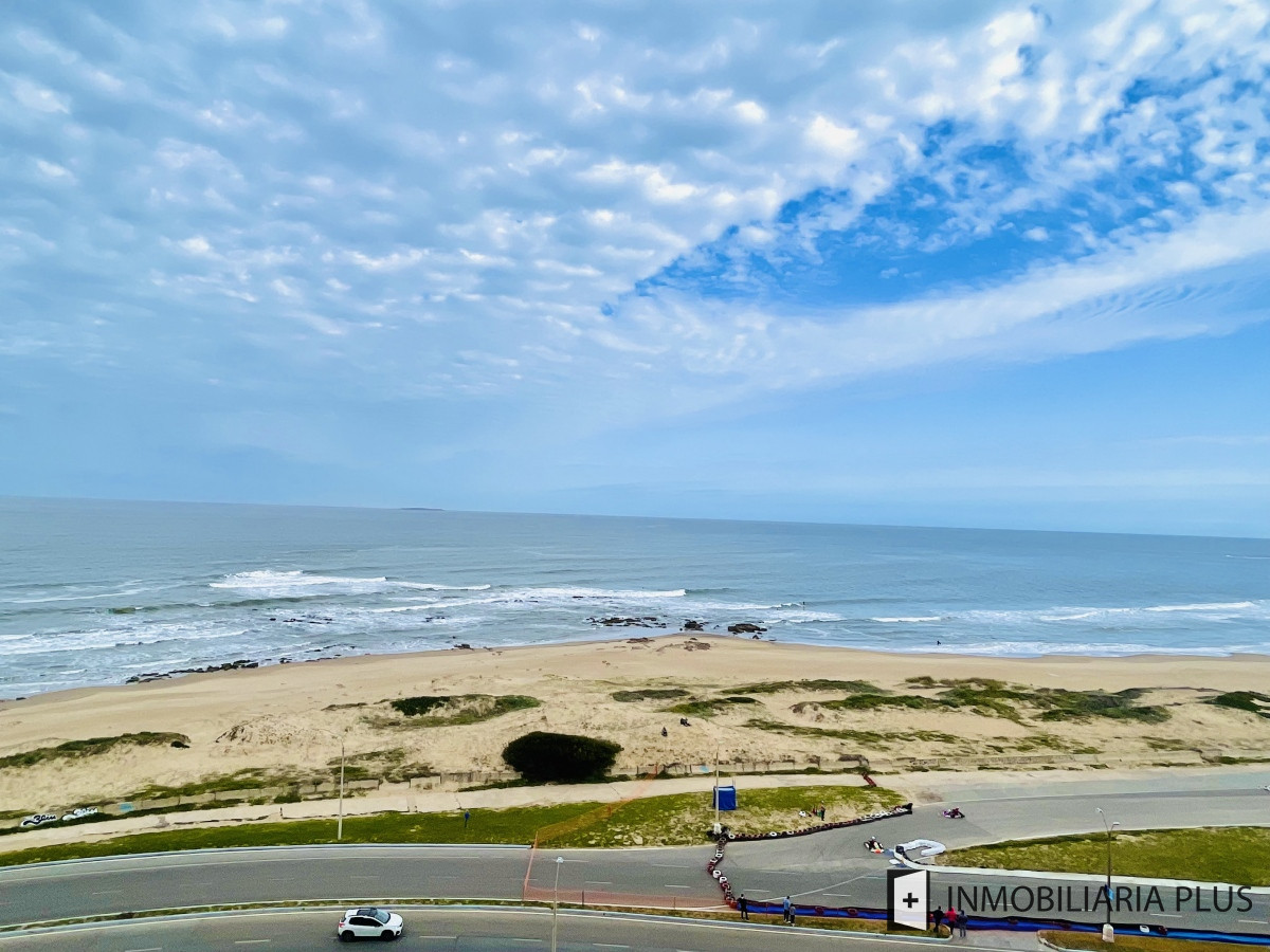 Apartamento ID.851 - Venta de Apartamento en Playa Brava de 2 Dormitorios Frente al Mar Punta del Este C851