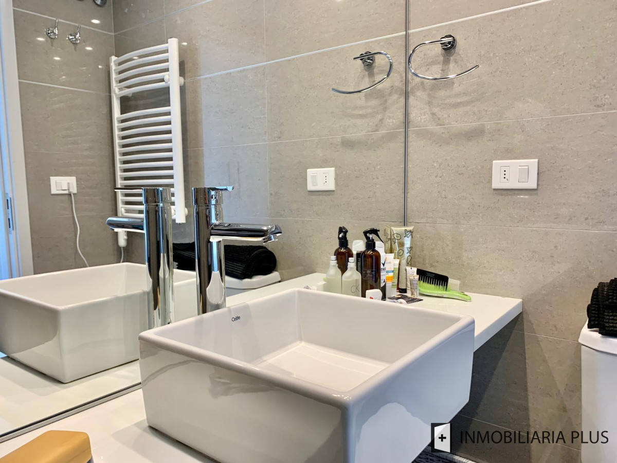 Apartamento ID.1024 - Venta de Apartamento con 2 Dormitorios Piscina, Microcine, Gimnasio y más en Playa Mansa de Punta del Este