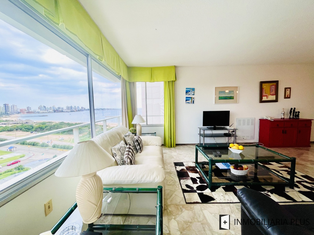 Apartamento ID.715 - Venta de Apartamento de 2 Dormitorios Frente al Mar, con Vista - Playa Mansa, Venta Código: C715B