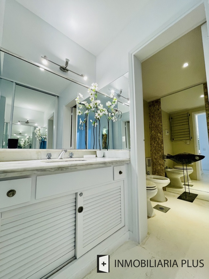 Apartamento ID.1000 - Alquiler departamento piso alto de 3 dormitorios en la Península de Punta del Este