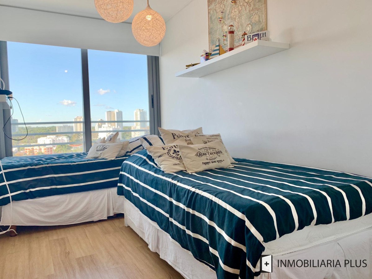 Apartamento ID.1024 - Venta de Apartamento con 2 Dormitorios Piscina, Microcine, Gimnasio y más en Playa Mansa de Punta del Este