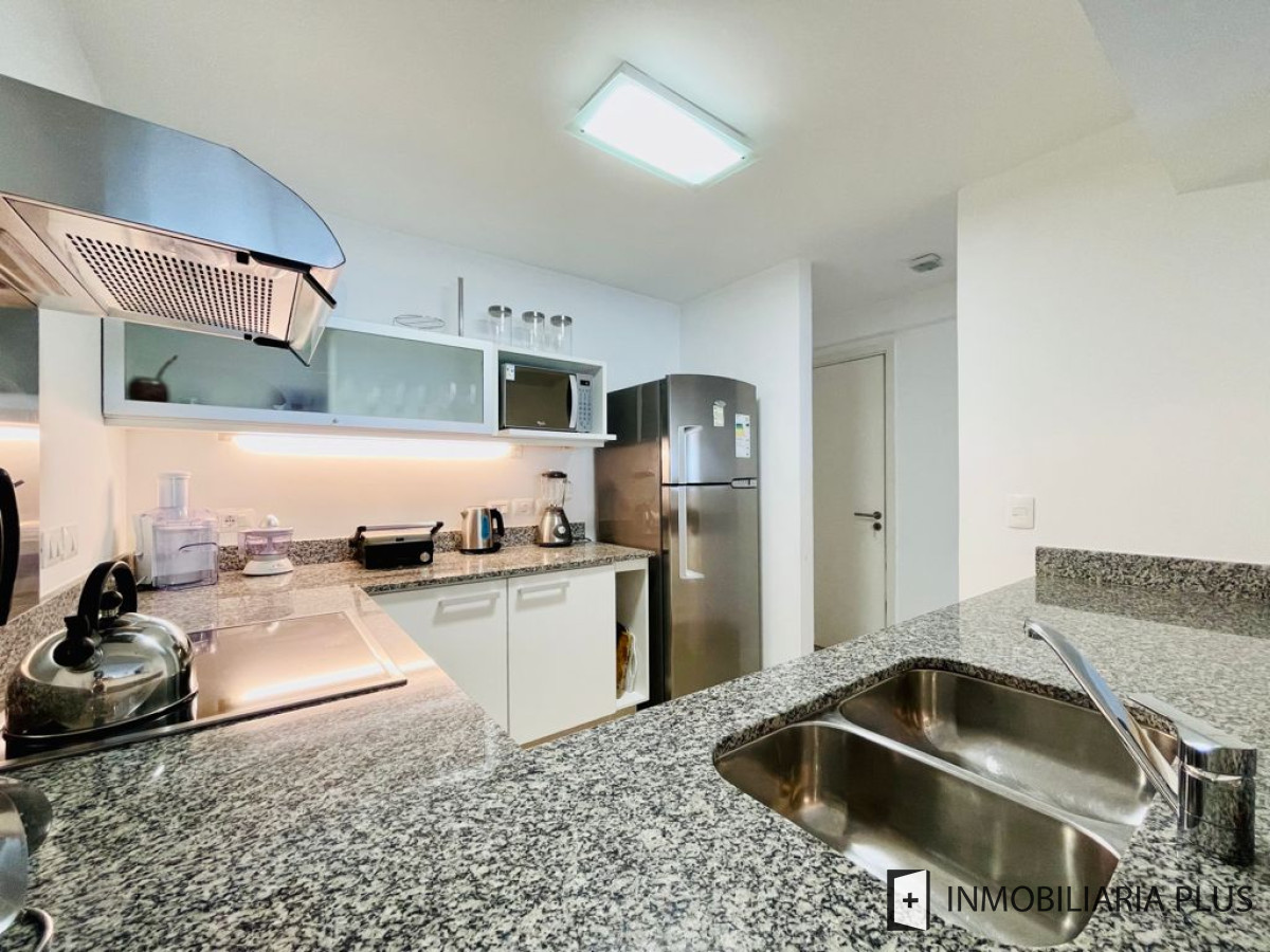 Apartamento ID.883 - Alquiler y Venta de apartamento en torre de playa Brava con 2 dormitorios 