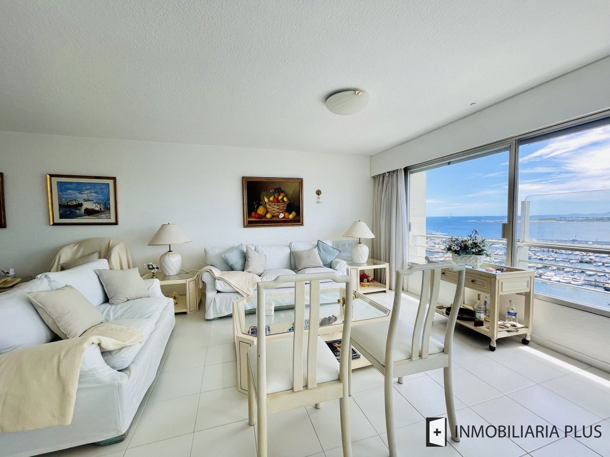 Apartamento ID.1010 - Venta de Apartamento de 138 m2 con 4 Dormitorios con Vista al Mar de la Península de Punta del Este