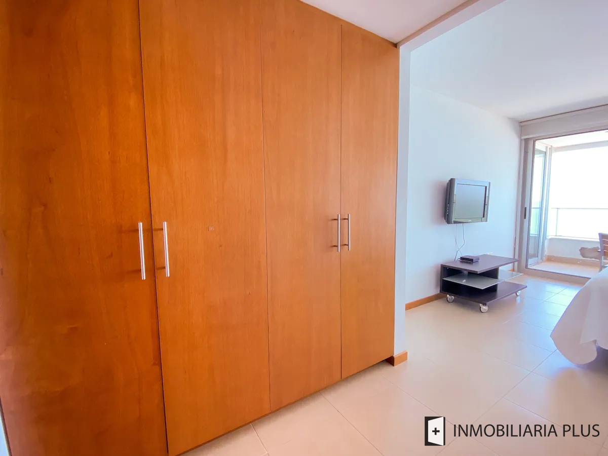 Apartamento ID.1011 - Alquiler de Apartamento de 115 m2 con 3 Dormitorios Frente al Mar en la Península de Punta del Este