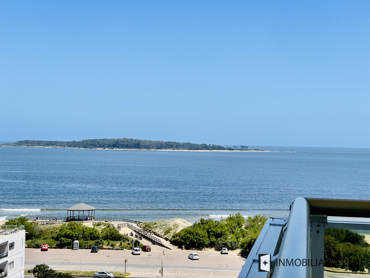 Apartamento ID.934 - Alquiler de Apartamento de 197 m2 con vista al mar con todos los servicios en Torre Le Jardin de Playa Mansa, Punta del Este