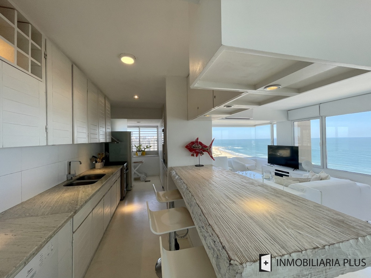 Apartamento ID.1000 - Alquiler departamento piso alto de 3 dormitorios en la Península de Punta del Este