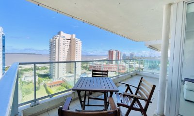 Venta de Apartamento de 2 Dormitorios con Vista al Mar y Parrillero en Playa Mansa