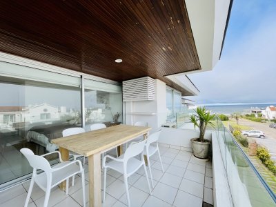  Alquiler temporario de penthouse de tres dormitorios en Playa Montoya, La Barra C729B
