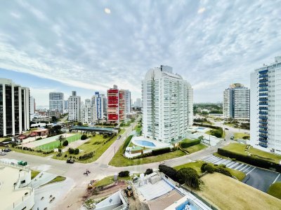  Venta de Apartamento en Playa Brava de 2 Dormitorios Frente al Mar Punta del Este C851