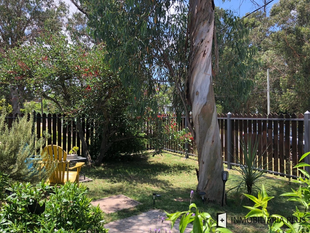 Casa ID.461 - Venta de casa con 525 m2 de terreno a pasos del Mar en Pinares con 2 Dormitorios C915