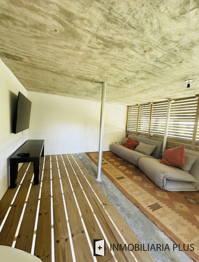 Casa ID.1267 - Alquiler de Casa en Punta del Este con 4 Dormitorios y Piscina a pasos de la Playa Mansa