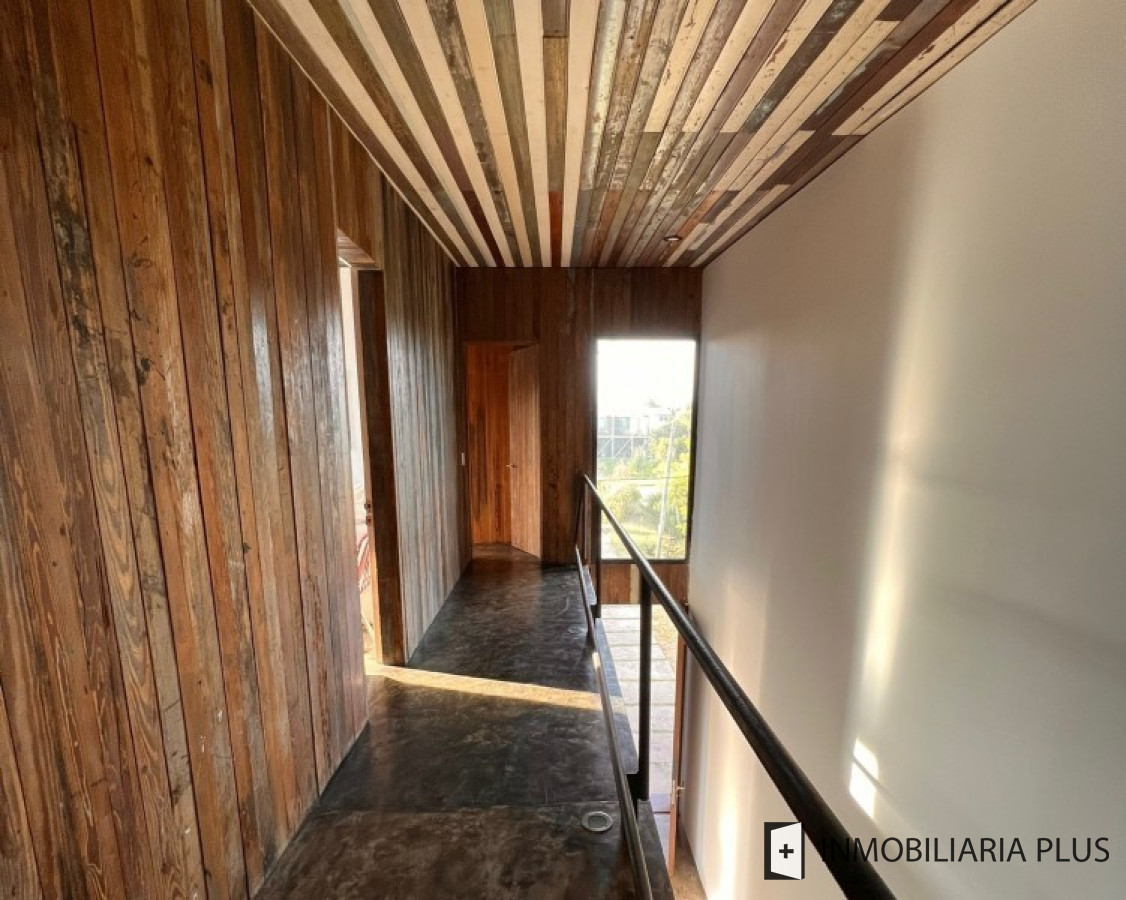 Casa ID.923 - Venta de casa a pasos del Mar con 5 dormitorios en suite Casa en Punta Piedras Manantiales