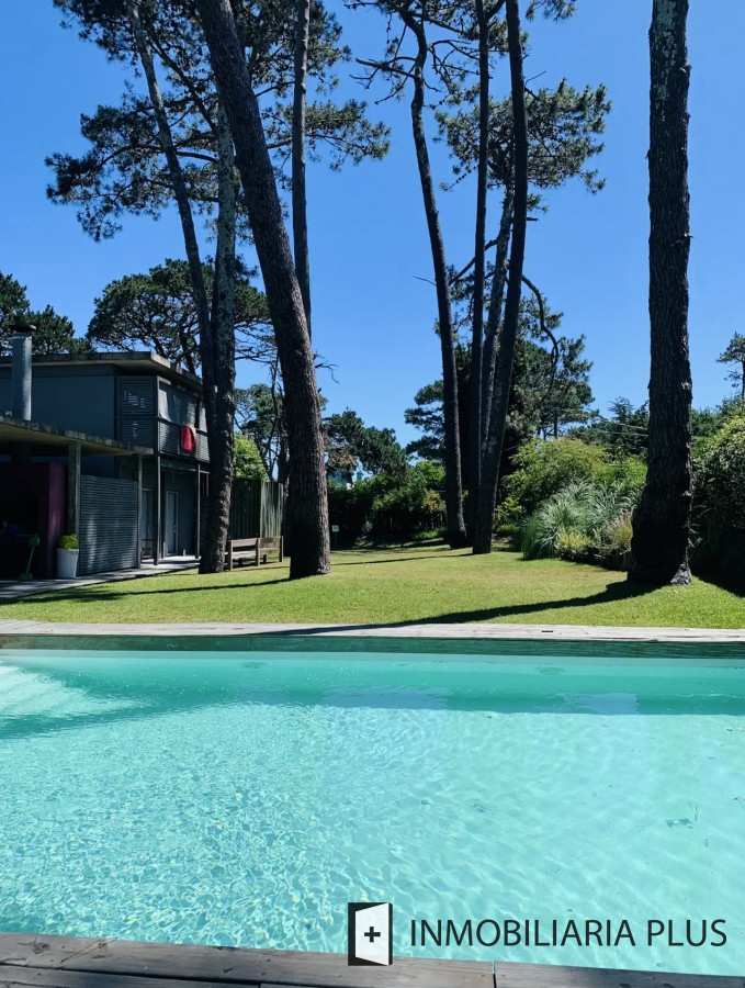 Casa ID.1267 - Alquiler de Casa en Punta del Este con 4 Dormitorios y Piscina a pasos de la Playa Mansa
