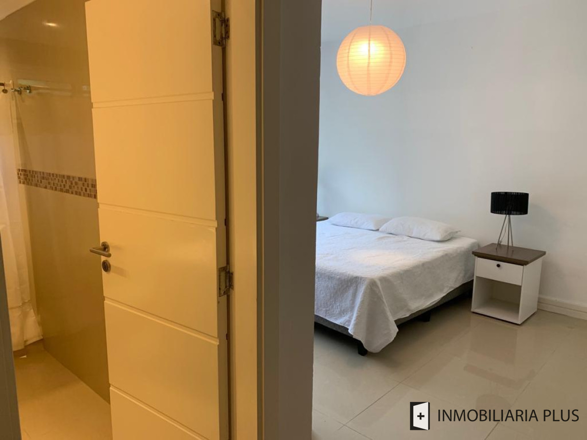 Casa ID.548 - Venta de Casa con todas las comodidades piscina, 4.200 m2 y 650 m2 en Punta del Este de 4 Dormitorios en Beverly Hills C955