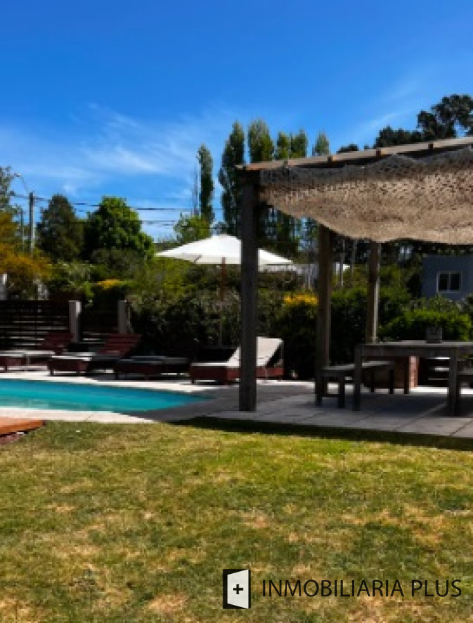 Casa ID.1006 - Alquiler de Casa con Piscina climatizada 4 Dormitorios y 676 m2 de terreno