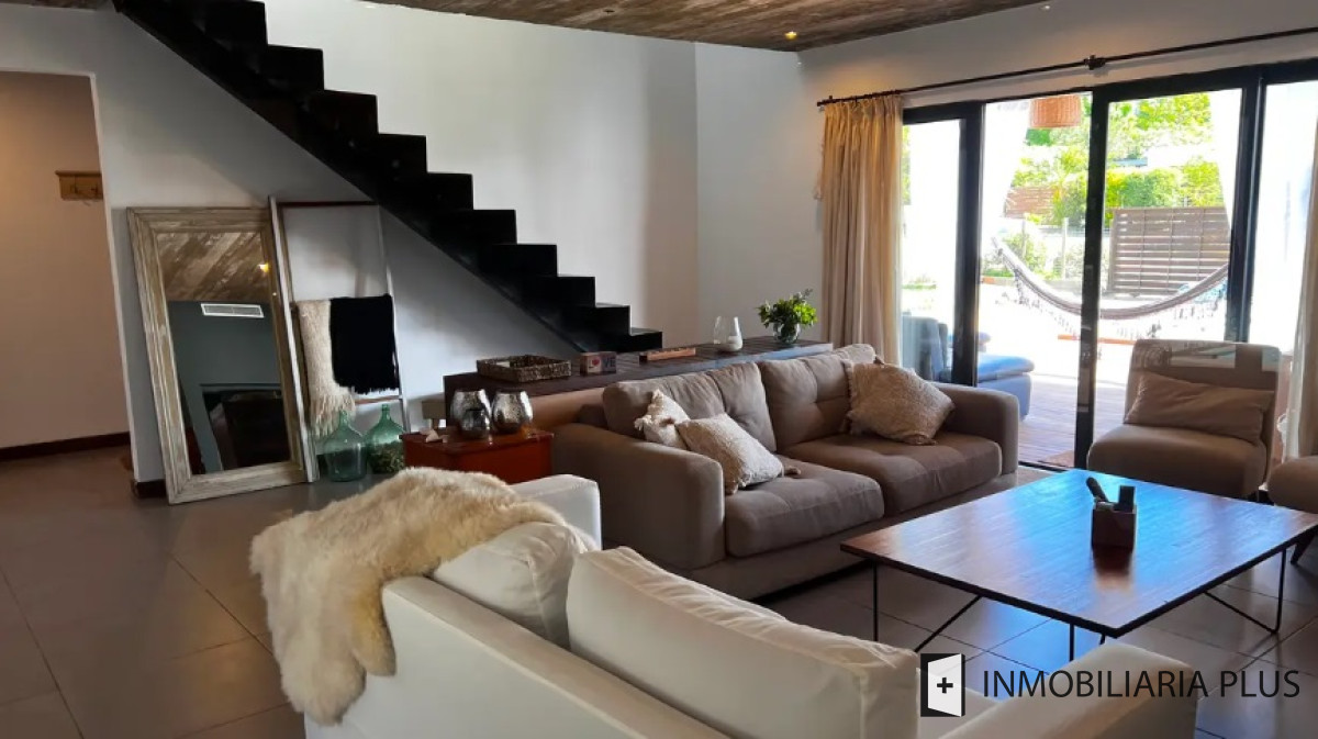 Casa ID.1006 - Alquiler de Casa con Piscina climatizada 4 Dormitorios y 676 m2 de terreno