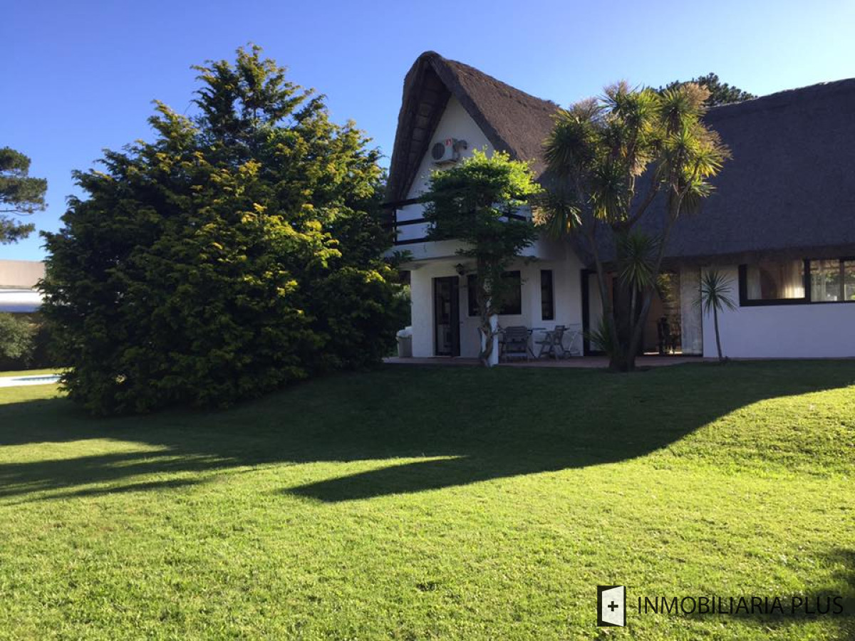 Casa ID.644 - Venta de Casa con 3 Dormitorios y Piscina, Rincón del Indio C995