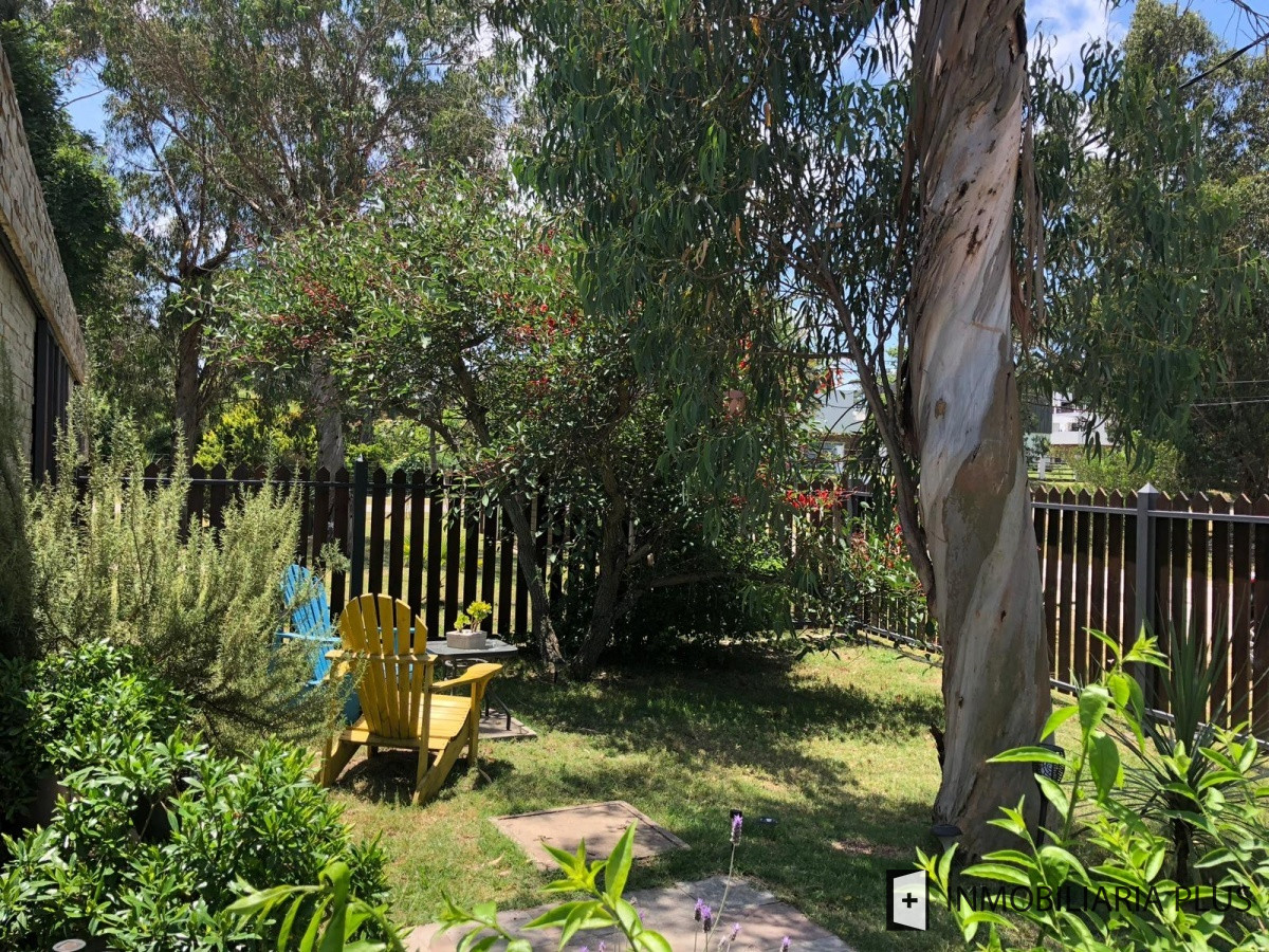 Casa ID.461 - Venta de casa con 525 m2 de terreno a pasos del Mar en Pinares con 2 Dormitorios C915