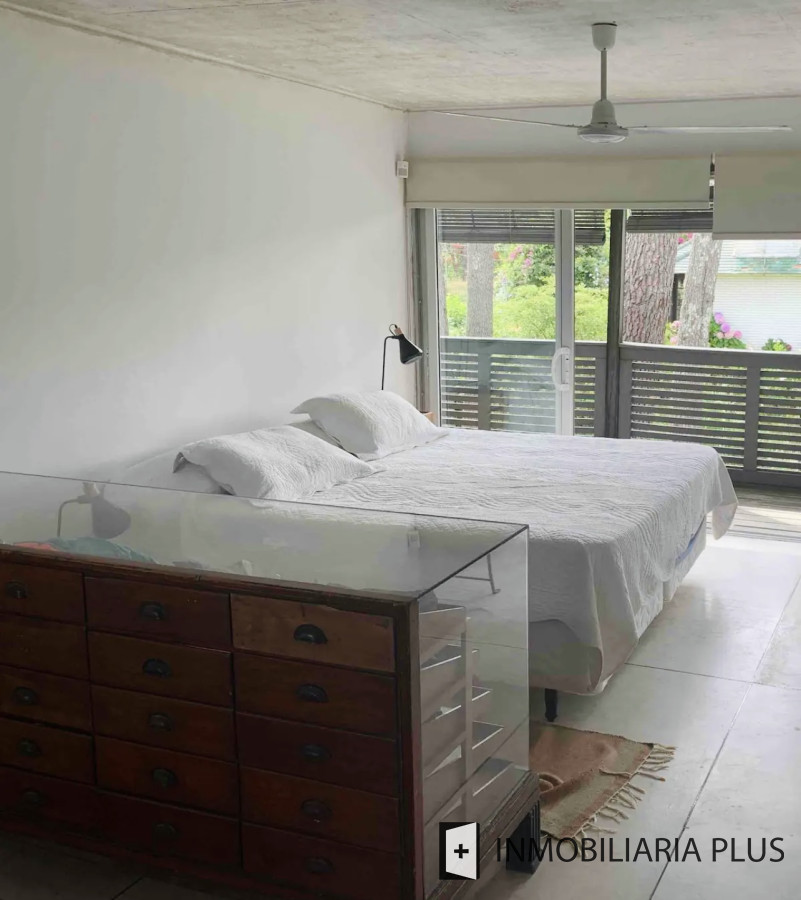 Casa ID.1267 - Alquiler de Casa en Punta del Este con 4 Dormitorios y Piscina a pasos de la Playa Mansa