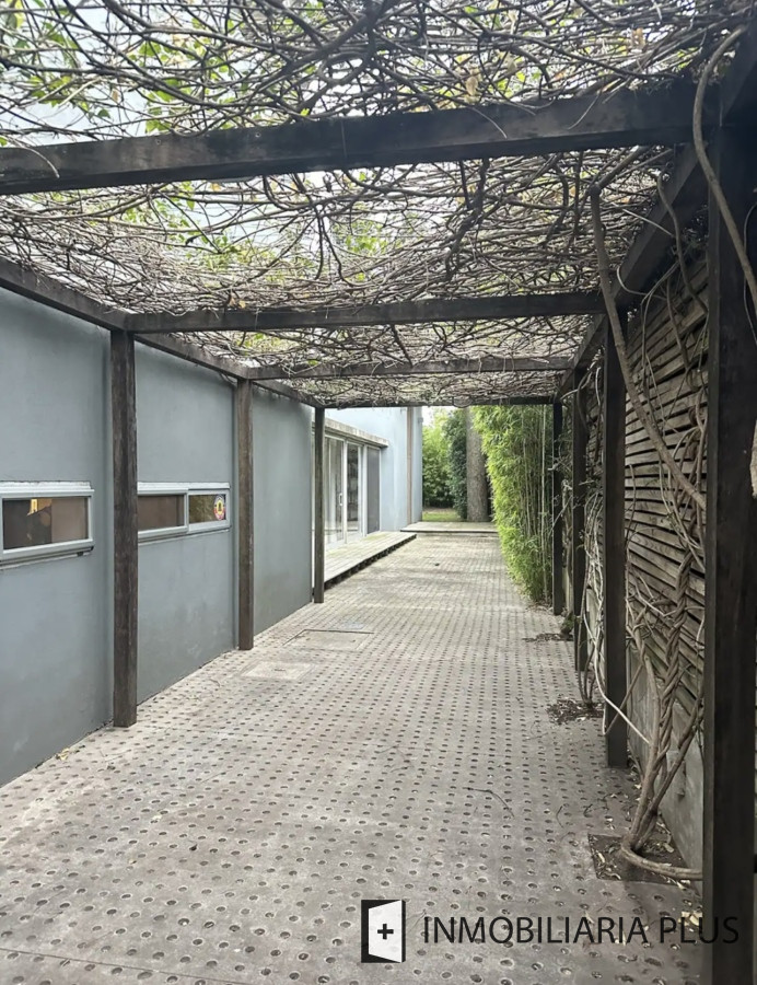 Casa ID.1267 - Alquiler de Casa en Punta del Este con 4 Dormitorios y Piscina a pasos de la Playa Mansa