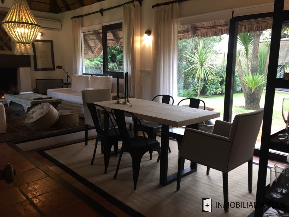 Casa ID.644 - Venta de Casa con 3 Dormitorios y Piscina, Rincón del Indio C995