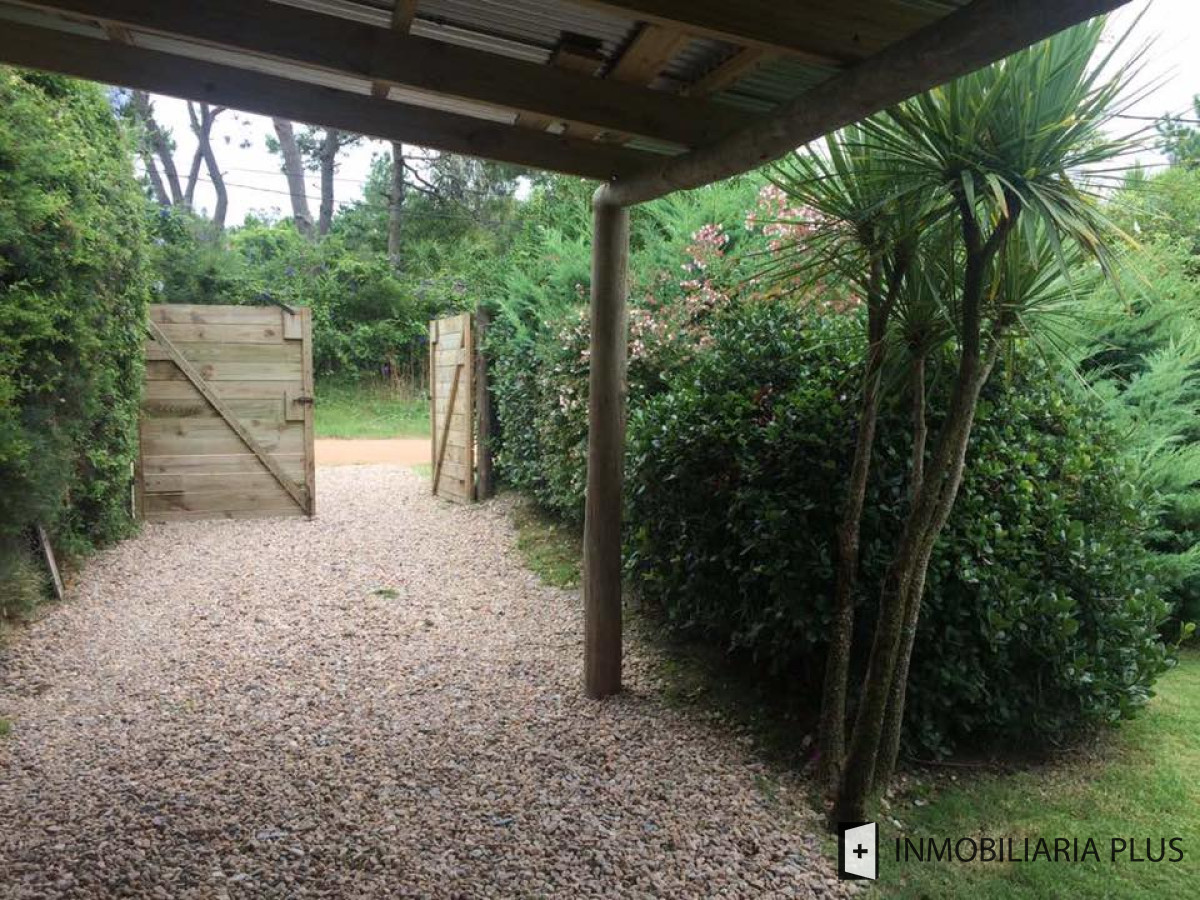 Casa ID.644 - Venta de Casa con 3 Dormitorios y Piscina, Rincón del Indio C995