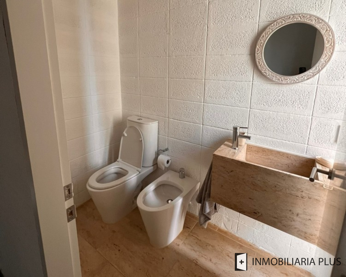 Casa ID.923 - Venta de casa a pasos del Mar con 5 dormitorios en suite Casa en Punta Piedras Manantiales