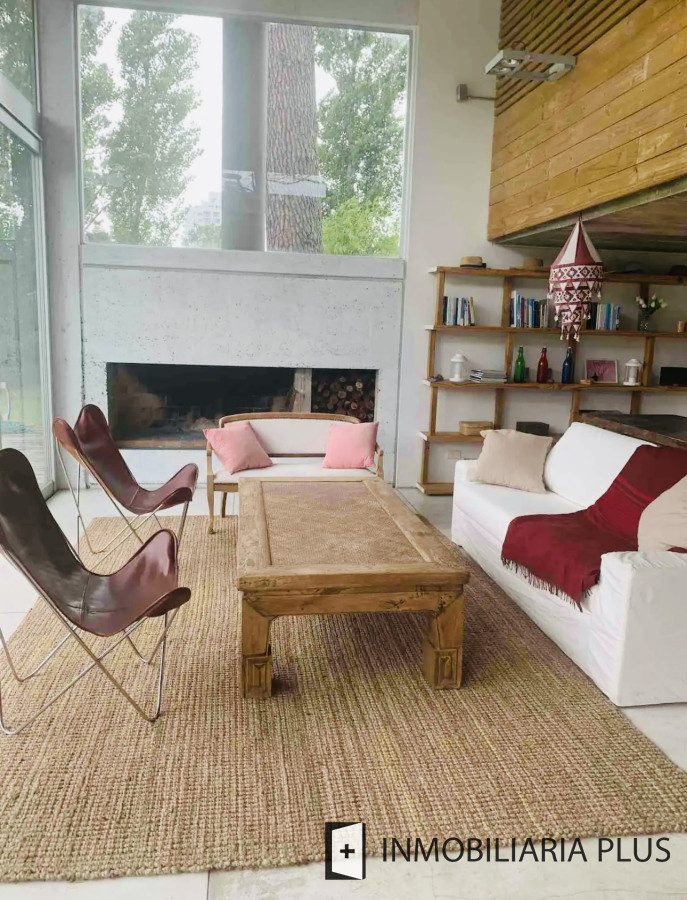 Casa ID.1267 - Alquiler de Casa en Punta del Este con 4 Dormitorios y Piscina a pasos de la Playa Mansa