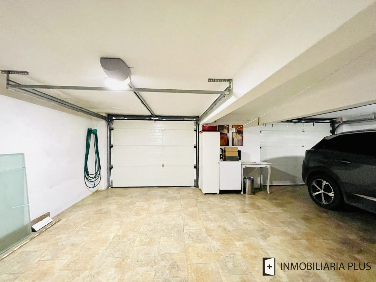 Casa ID.828 - Venta de Casa de 5 Dormitorios con Piscina Climatizada Frente a Playa Mansa de Punta del Este C828