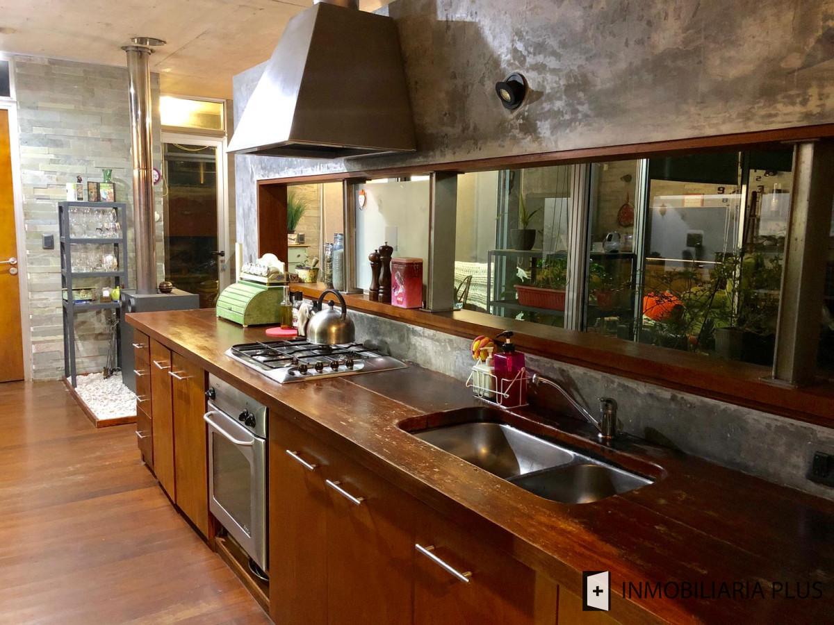 Casa ID.461 - Venta de casa con 525 m2 de terreno a pasos del Mar en Pinares con 2 Dormitorios C915