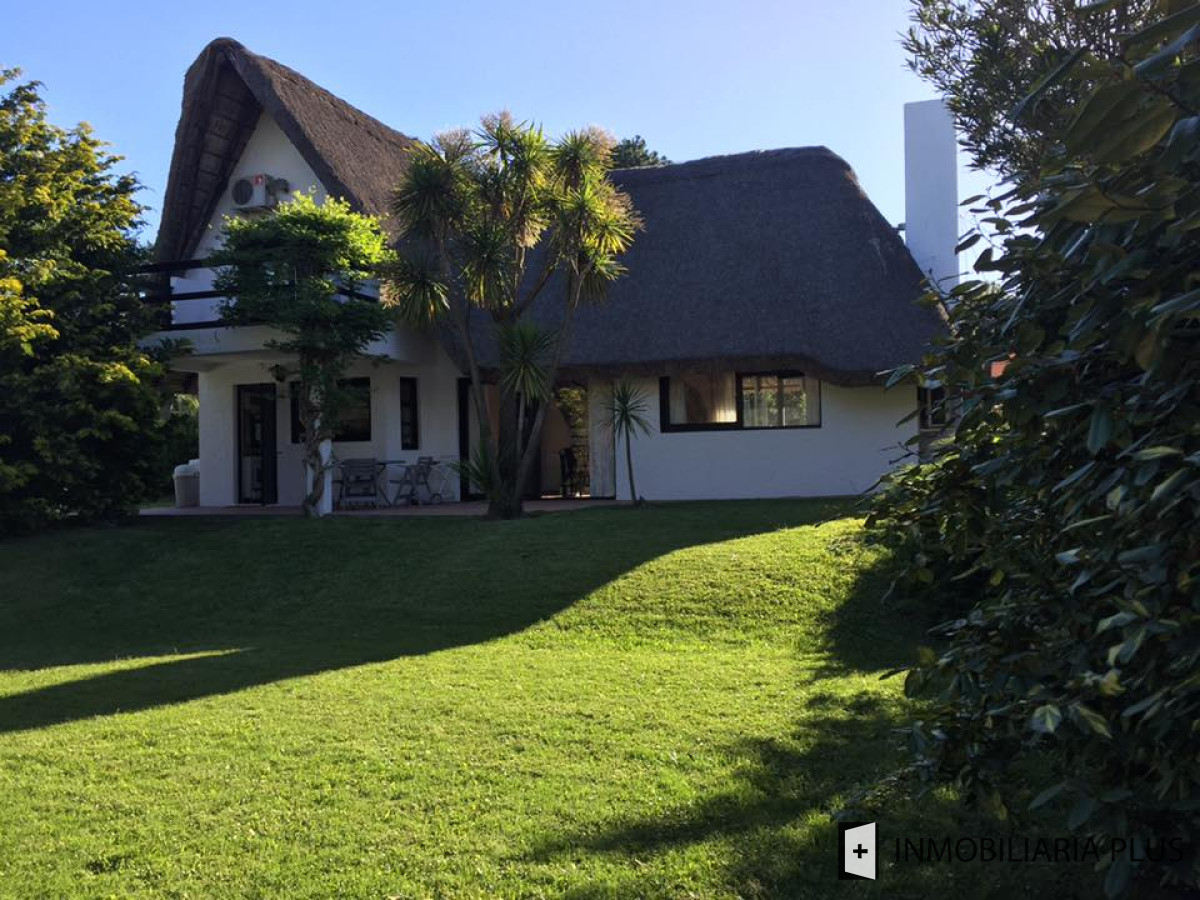Casa ID.644 - Venta de Casa con 3 Dormitorios y Piscina, Rincón del Indio C995
