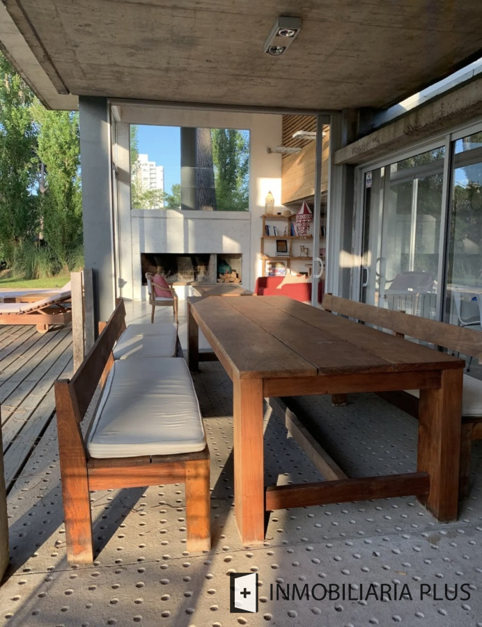 Casa ID.1267 - Alquiler de Casa en Punta del Este con 4 Dormitorios y Piscina a pasos de la Playa Mansa