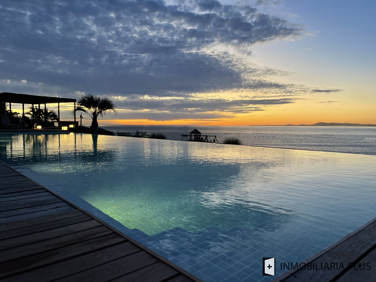 Apartamento ID.1016 - Venta de apartamento en Punta Ballena con 2 dormitorios Piscinas Barbacoa Club House Parrillero y más