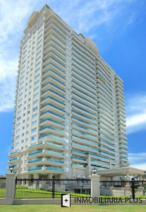 Apartamento ID.934 - Alquiler de Apartamento de 197 m2 con vista al mar con todos los servicios en Torre Le Jardin de Playa Mansa, Punta del Este