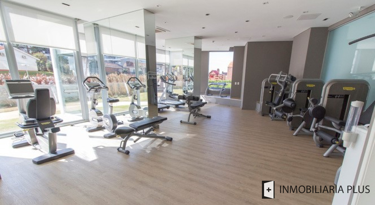 Apartamento ID.662 - Venta de Apartamento de 2 Dormitorios en Playa Brava con Piscinas, Playroom, Juegos Infantiles y más C662