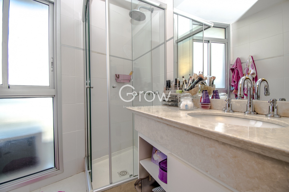 Apartamento ID.746 - Venta de apartamento de tres dormitorios más dependencia en playa Mansa, Punta del Este