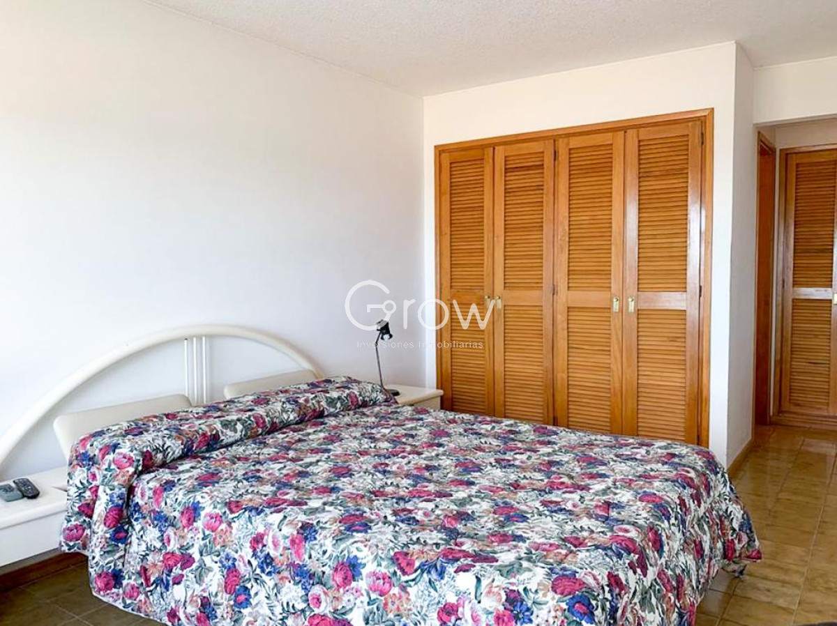 Apartamento ID.349 - Apartamento de 2 Dormitorios Frente a Playa Brava, Venta