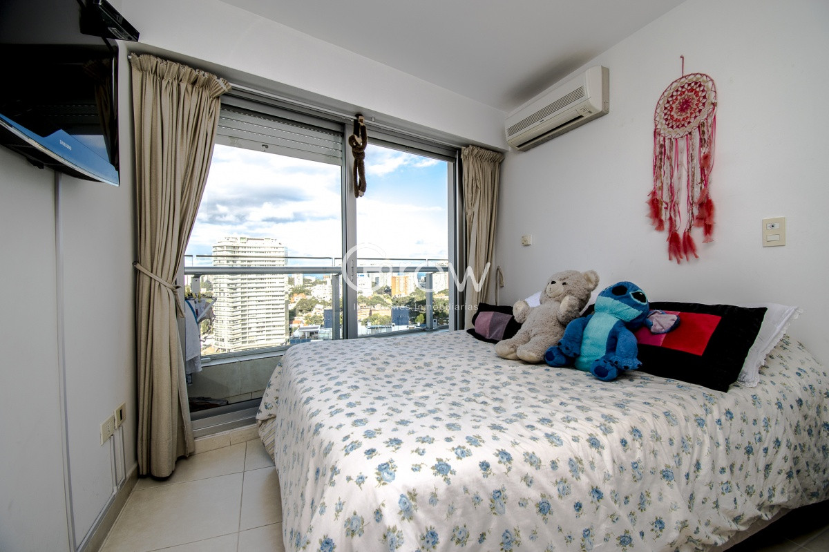 Apartamento ID.746 - Venta de apartamento de tres dormitorios más dependencia en playa Mansa, Punta del Este