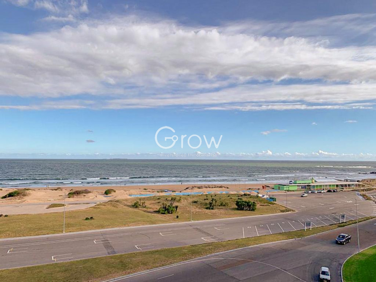 Apartamento ID.349 - Apartamento de 2 Dormitorios Frente a Playa Brava, Venta