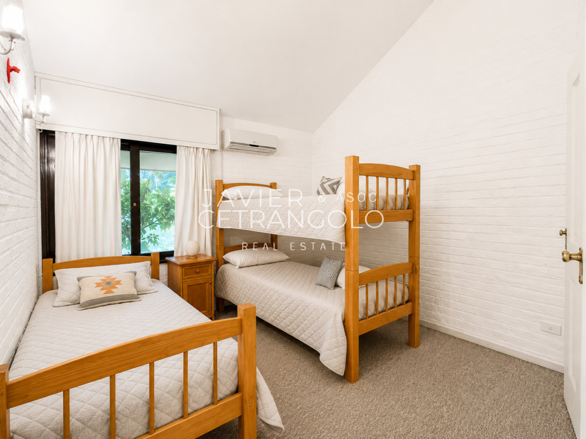 Casa ID.422 - Excelente Casa de 4 Dormitorios + Dependencia, Piscina y Parrillero en San Rafael 