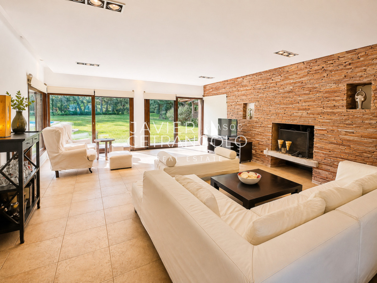 Casa ID.422 - Excelente Casa de 4 Dormitorios + Dependencia, Piscina y Parrillero en San Rafael 