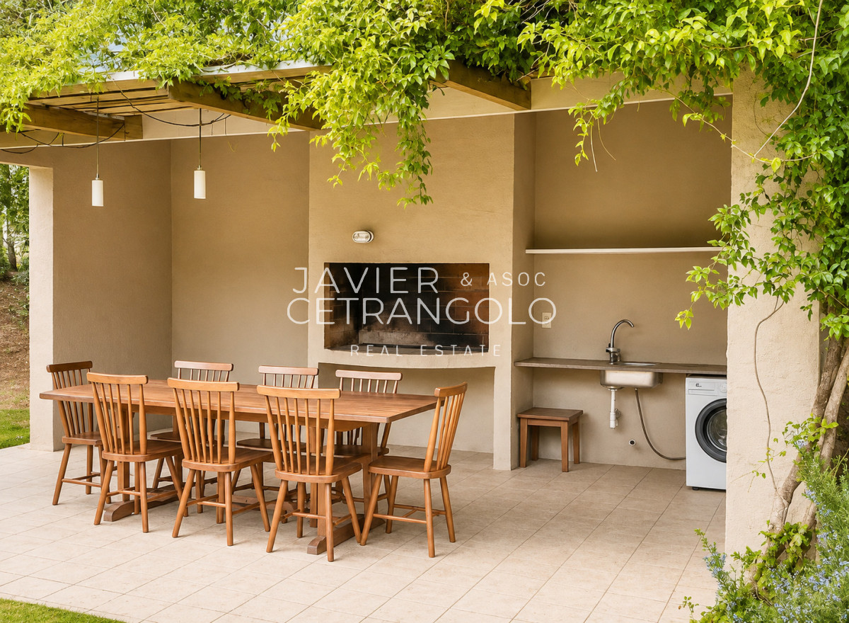 Casa ID.422 - Excelente Casa de 4 Dormitorios + Dependencia, Piscina y Parrillero en San Rafael 