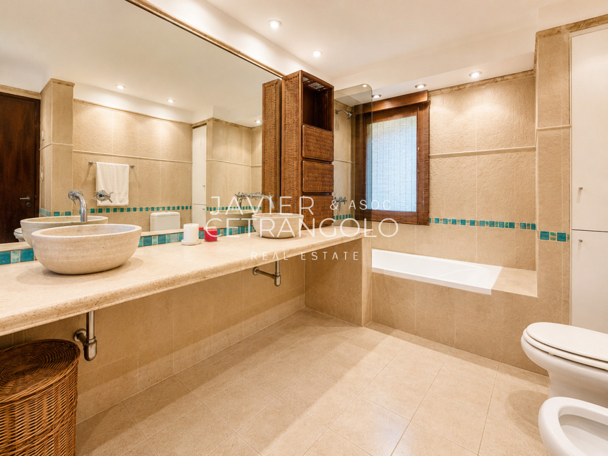 Casa ID.422 - Excelente Casa de 4 Dormitorios + Dependencia, Piscina y Parrillero en San Rafael 