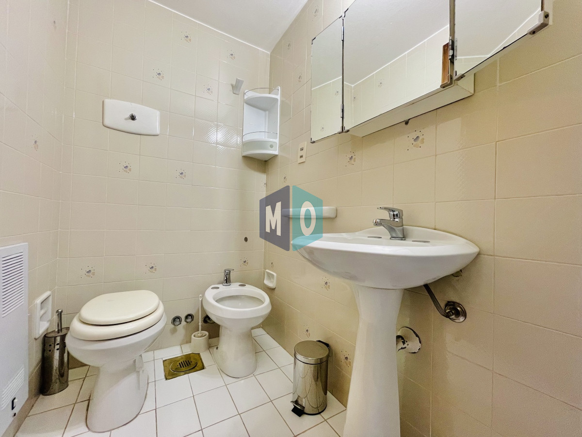 Apartamento ID.442 - Apartamento de 3 Dormitorios en Playa Mansa con Vista al Mar