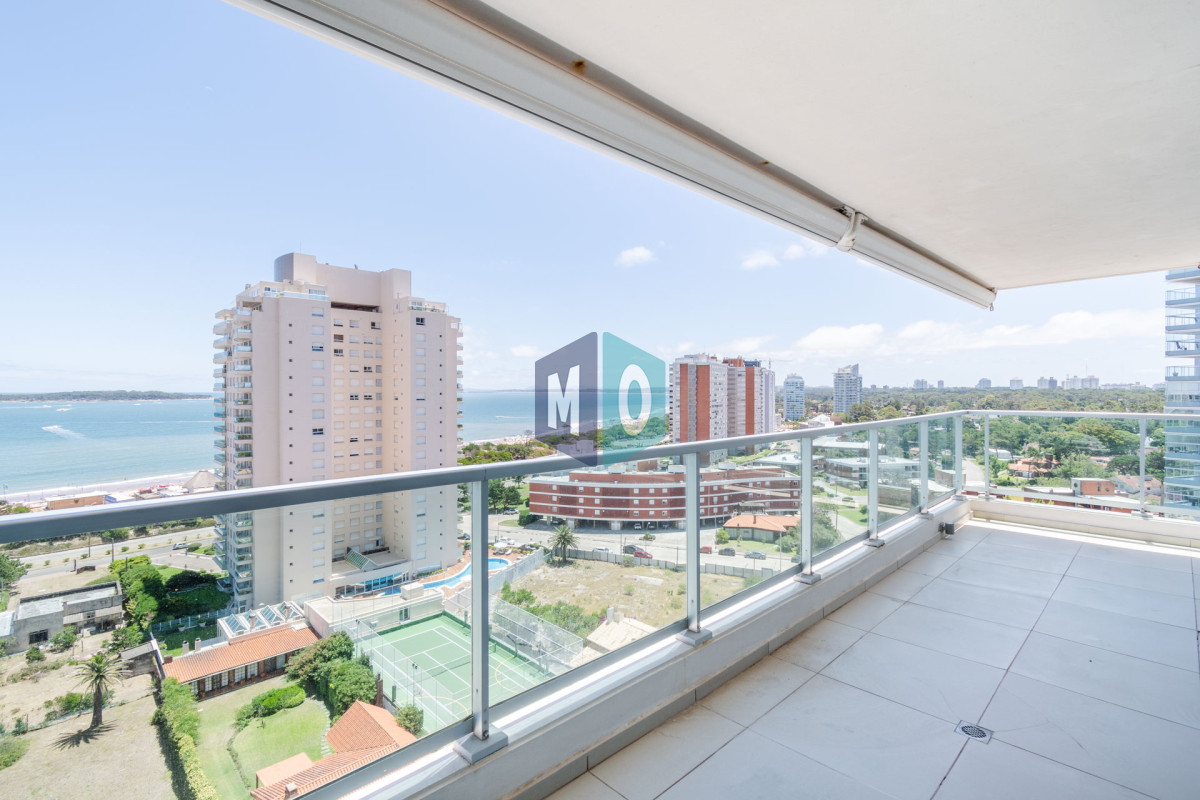 Apartamento ID.532 - Venta de Excelente Apartamento de 3 Dormitorios con Vista al Mar, Playa Mansa, Punta del Este