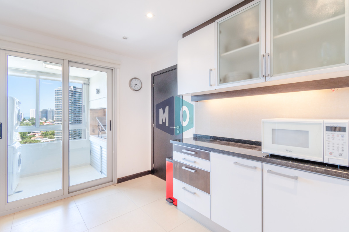 Apartamento ID.532 - Venta de Excelente Apartamento de 3 Dormitorios con Vista al Mar, Playa Mansa, Punta del Este