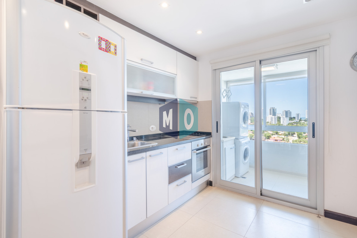 Apartamento ID.532 - Venta de Excelente Apartamento de 3 Dormitorios con Vista al Mar, Playa Mansa, Punta del Este