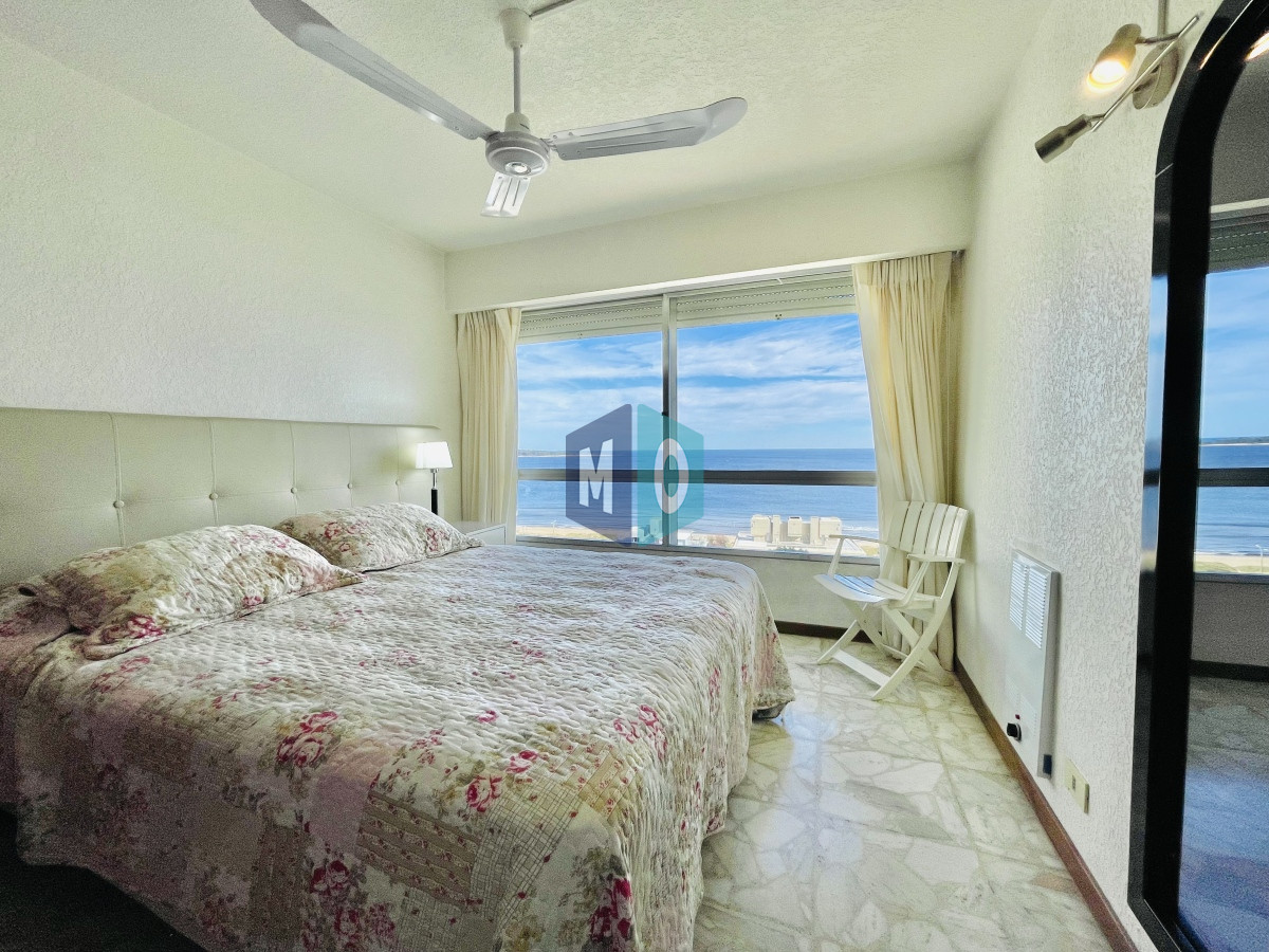 Apartamento ID.442 - Apartamento de 3 Dormitorios en Playa Mansa con Vista al Mar
