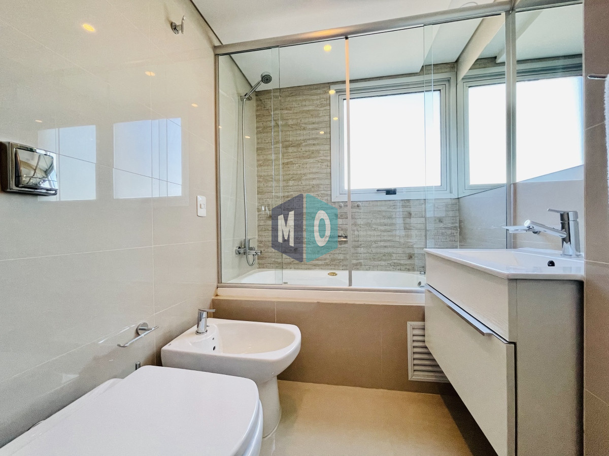 Apartamento ID.551 - Alquiler temporario de apartamento de tres dormitorios con parrillero en playa Brava, Punta del Este