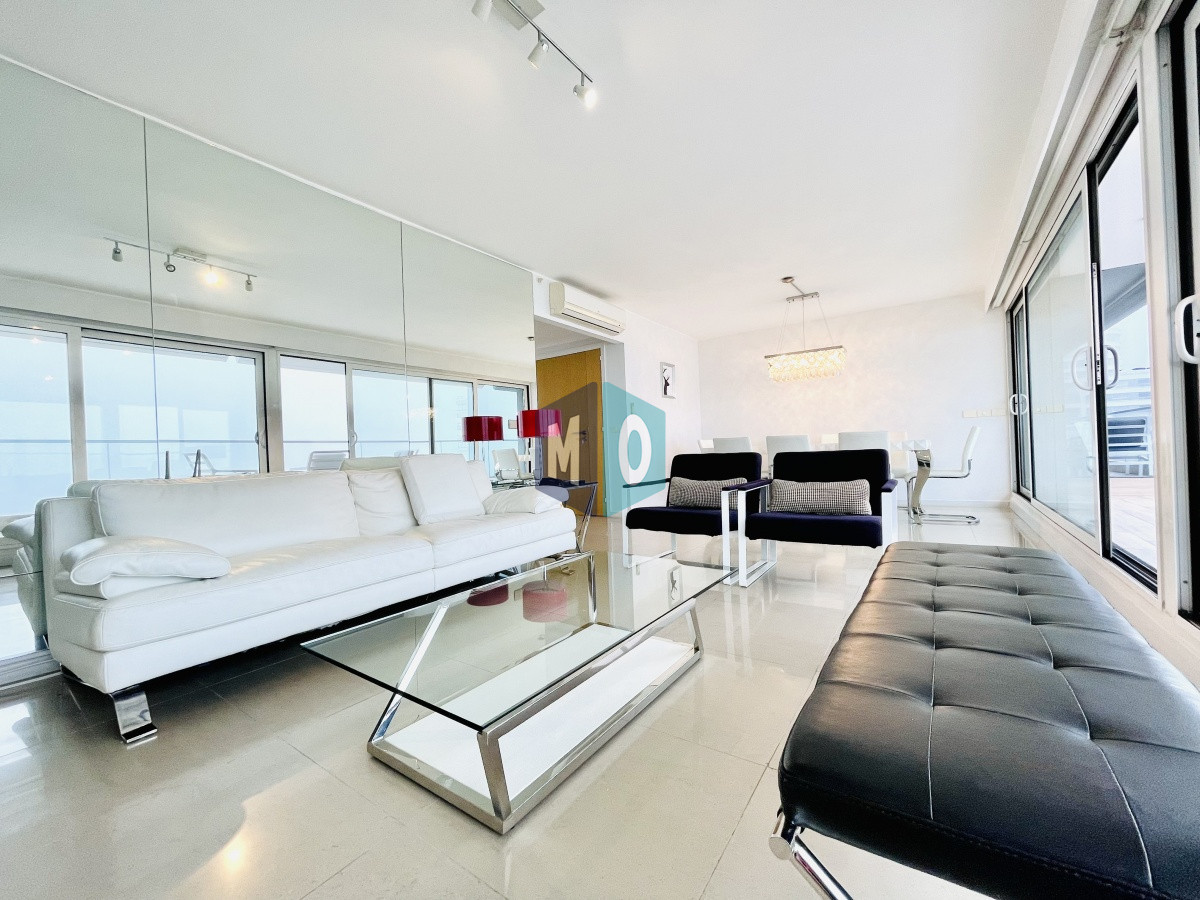 Apartamento ID.576 - Moderno Apartamento de 3 Suites en Playa Mansa con Vista al Mar